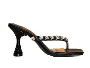 Square-toed High-heeled